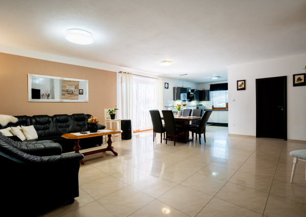 IBA U NÁS! Na predaj 6i Rezidencia Častkovce, bazén, 817m2