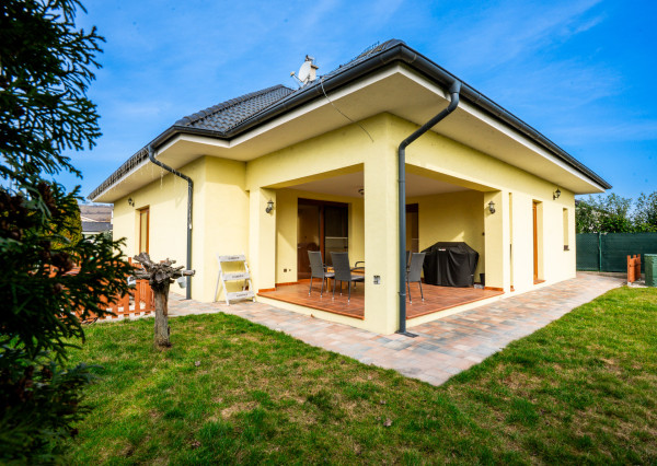 IBA U NÁS! Na predaj 6i Rezidencia Častkovce, bazén, 817m2