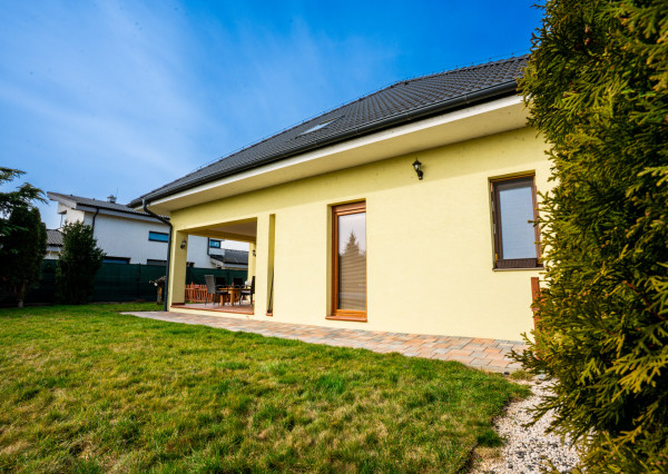 IBA U NÁS! Na predaj 6i Rezidencia Častkovce, bazén, 817m2