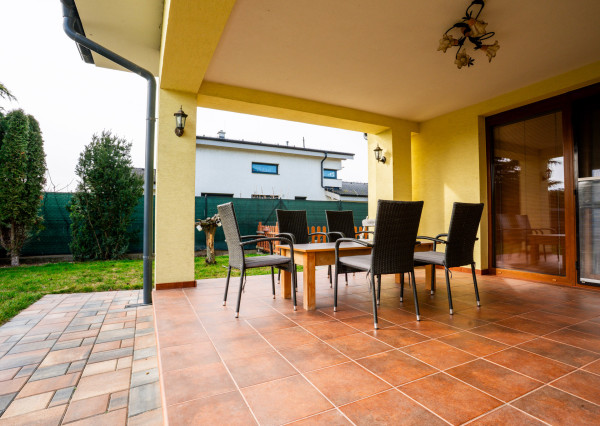 IBA U NÁS! Na predaj 6i Rezidencia Častkovce, bazén, 817m2