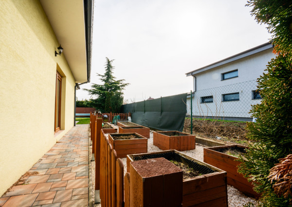 IBA U NÁS! Na predaj 6i Rezidencia Častkovce, bazén, 817m2