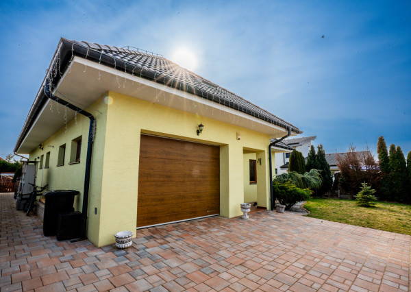 IBA U NÁS! Na predaj 6i Rezidencia Častkovce, bazén, 817m2