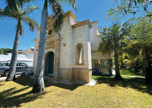 NA PREDAJ ŠPANIELSKO Luxusná Vila 300m od pláže,Los Monteros