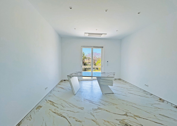 NA PREDAJ ŠPANIELSKO Luxusná Vila 300m od pláže,Los Monteros