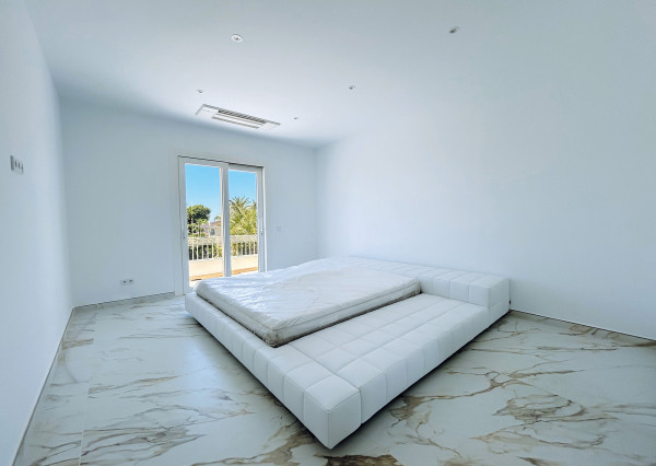 NA PREDAJ ŠPANIELSKO Luxusná Vila 300m od pláže,Los Monteros