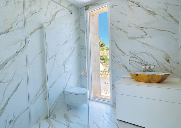 NA PREDAJ ŠPANIELSKO Luxusná Vila 300m od pláže,Los Monteros