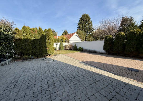 NA PREDAJ! 7 izbový zrekonštruovaný dvojgeneračný RD