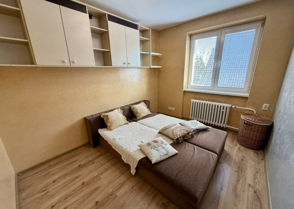 NA PREDAJ! 7 izbový zrekonštruovaný dvojgeneračný RD