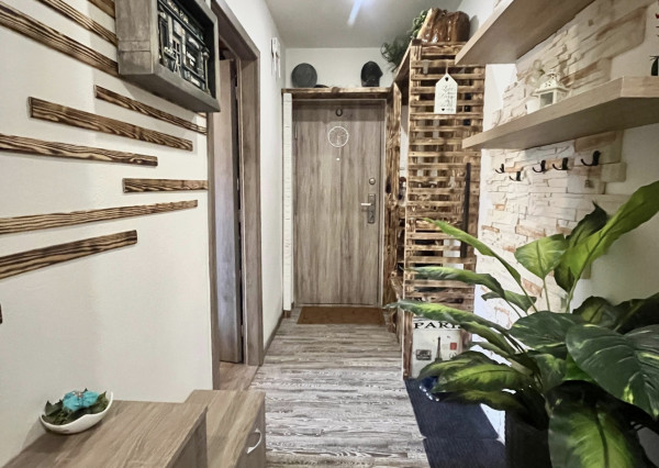 IBA U NÁS! Na predaj 2i byt v Dúbravke, komplet.rekonš. 51m2