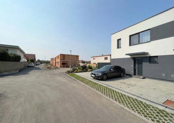 PREDAJ Nové moderné dvojdomy, komfort a súkromie pre rodinu