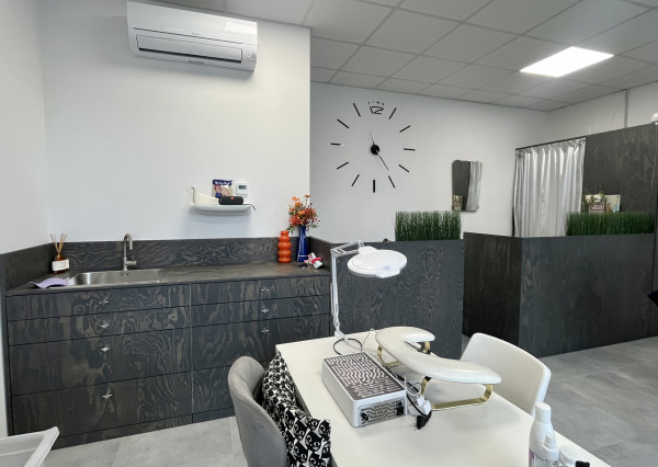 IBA U NÁS! Predaj prevádzky PIERKO pedikúra, manikúra, BA-Ružinov