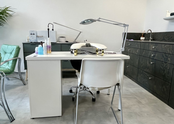 IBA U NÁS! Predaj prevádzky PIERKO pedikúra, manikúra, BA-Ružinov