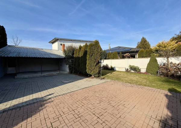 NA PREDAJ! 7 izbový zrekonštruovaný dvojgeneračný RD