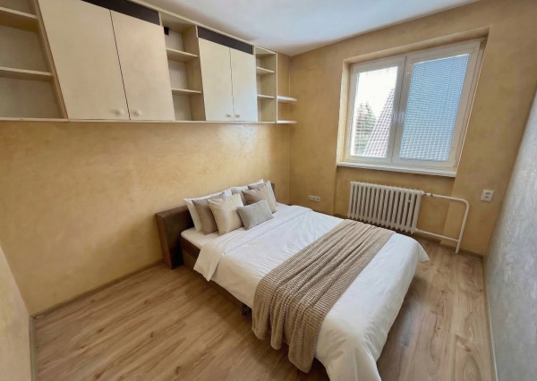 NA PREDAJ! 7 izbový zrekonštruovaný dvojgeneračný RD