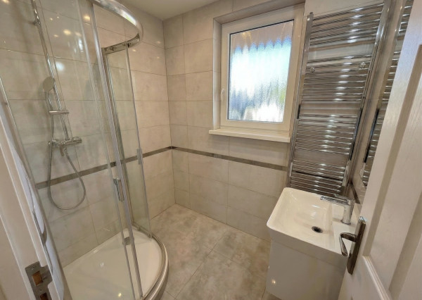 NA PREDAJ! 7 izbový zrekonštruovaný dvojgeneračný RD