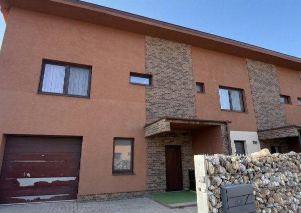 NA PREDAJ! 4 i zariadený dvojpodlažný RD - Lehnice Sása