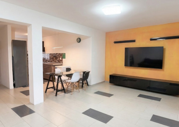 NA PREDAJ! 4 i zariadený dvojpodlažný RD - Lehnice Sása