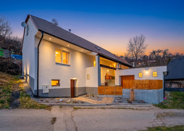 IBA U NÁS! Na predaj útulná chalupa LUBINA, polosamota 958m2