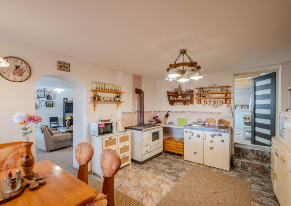 IBA U NÁS! Na predaj útulná chalupa LUBINA, polosamota 958m2