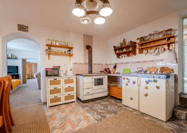 IBA U NÁS! Na predaj útulná chalupa LUBINA, polosamota 958m2