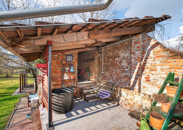 IBA U NÁS! Rodinný dom s krásnou záhradou - Lednické Rovne