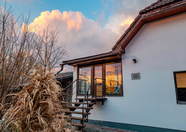 IBA U NÁS! Rodinný dom s krásnou záhradou - Lednické Rovne