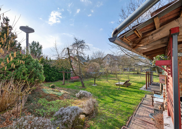 IBA U NÁS! Rodinný dom s krásnou záhradou - Lednické Rovne