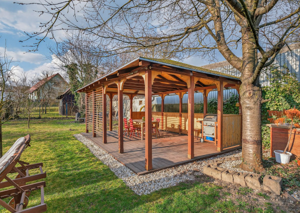 IBA U NÁS! Rodinný dom s krásnou záhradou - Lednické Rovne