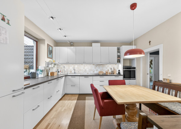 IBA U NÁS! Rodinný dom s krásnou záhradou - Lednické Rovne