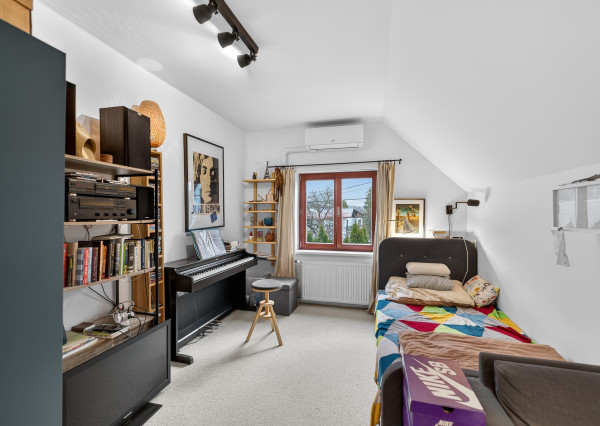 IBA U NÁS! Rodinný dom s krásnou záhradou - Lednické Rovne