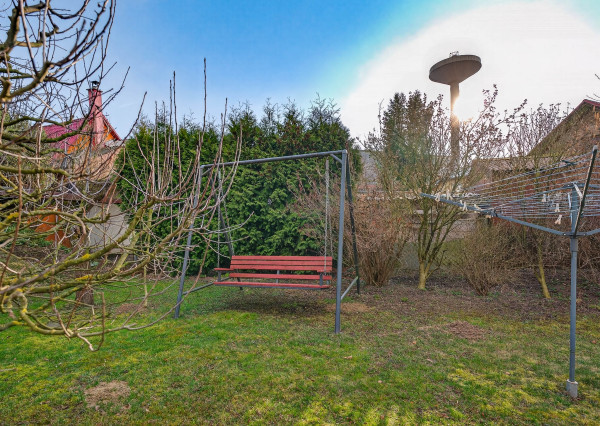 IBA U NÁS! Rodinný dom s krásnou záhradou - Lednické Rovne