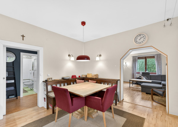 IBA U NÁS! Rodinný dom s krásnou záhradou - Lednické Rovne