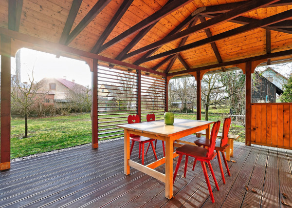 IBA U NÁS! Rodinný dom s krásnou záhradou - Lednické Rovne