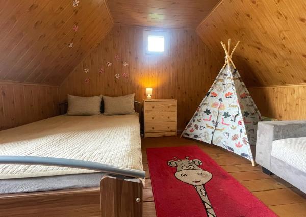 NA PREDAJ! 3-izbový murovaná chata pri jazere Tajvan – Čaňa