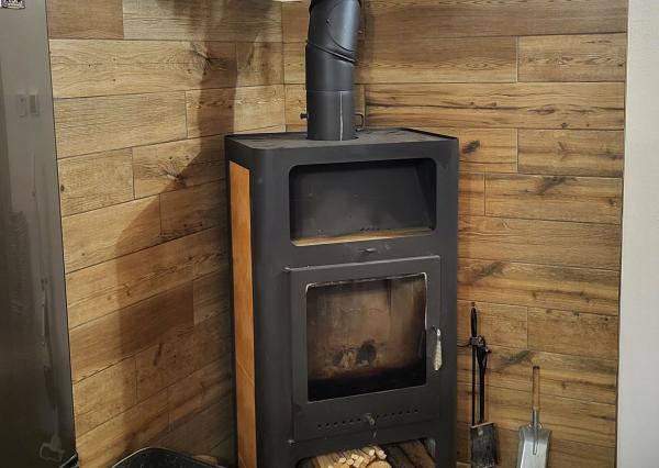 NA PREDAJ! 3-izbový murovaná chata pri jazere Tajvan – Čaňa