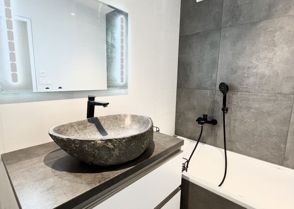 IBA U NÁS! Na prenájom krásny 3i byt, kompl.rekonšt.67m2, TN