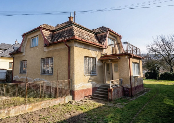 IBA U NÁS! Na predaj dom s potenciálom, 972m2, Bánovce n/B