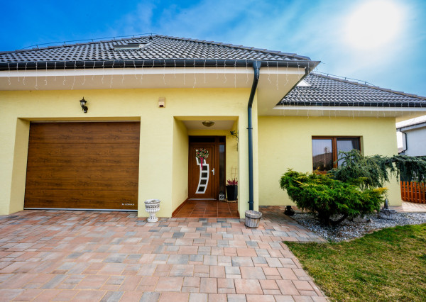 IBA U NÁS! Na predaj 6i Rezidencia Častkovce, bazén, 817m2
