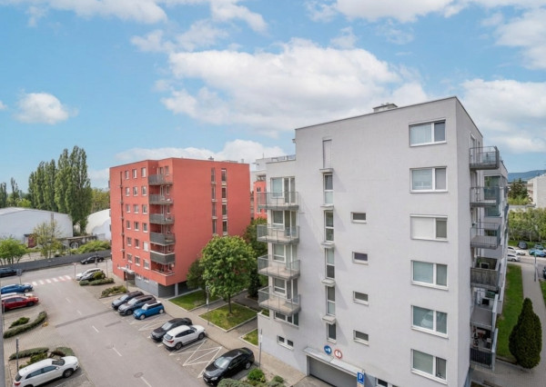 IBA U NÁS! NA PREDAJ - ZARIADENÝ 1,5 I BYT NA KRIŽOVATKÁCH