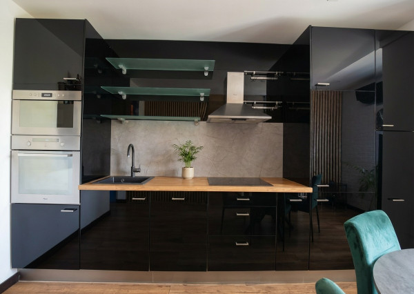 IBA U NÁS! NA PREDAJ - ZARIADENÝ 1,5 I BYT NA KRIŽOVATKÁCH