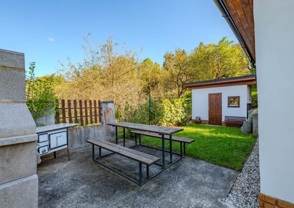 IBA U NÁS! Na predaj CHATA novostavba Trenčín Chrásť, 448 m2