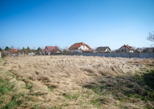 IBA U NÁS! 7 izbový dom s veľkým pozemkom 1685 m2 v pôvodnej časti Miloslavova - Investičná príležitosť