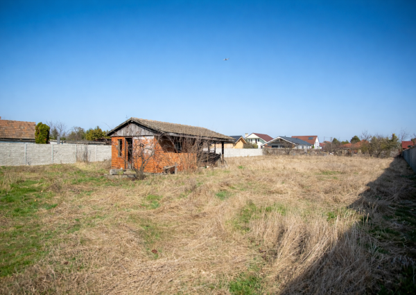 IBA U NÁS! 7 izbový dom s veľkým pozemkom 1685 m2 v pôvodnej časti Miloslavova - Investičná príležitosť