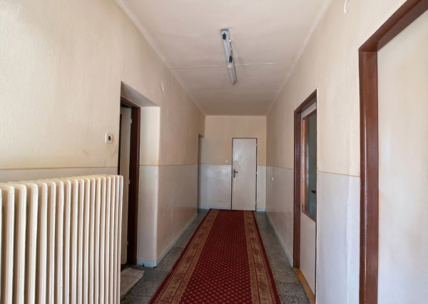 IBA U NÁS! 7 izbový dom s veľkým pozemkom 1685 m2 v pôvodnej časti Miloslavova - Investičná príležitosť