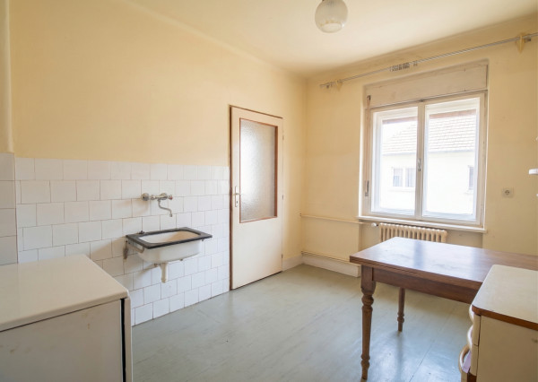 IBA U NÁS! 7 izbový dom s veľkým pozemkom 1685 m2 v pôvodnej časti Miloslavova - Investičná príležitosť