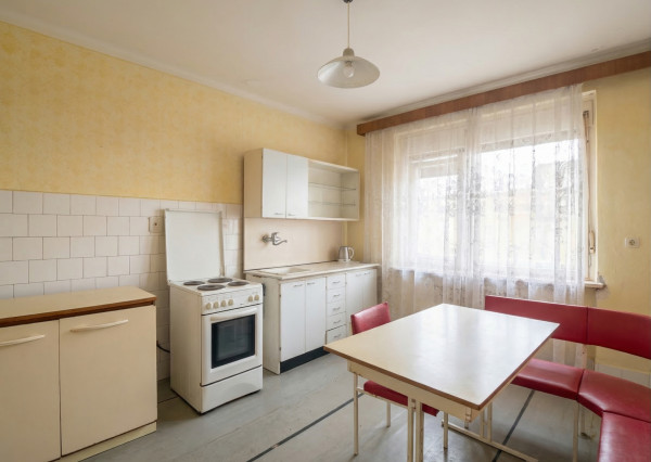 IBA U NÁS! 7 izbový dom s veľkým pozemkom 1685 m2 v pôvodnej časti Miloslavova - Investičná príležitosť