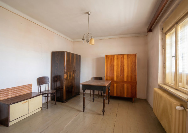 IBA U NÁS! 7 izbový dom s veľkým pozemkom 1685 m2 v pôvodnej časti Miloslavova - Investičná príležitosť