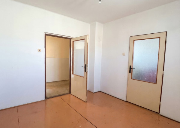 IBA U NÁS! 7 izbový dom s veľkým pozemkom 1685 m2 v pôvodnej časti Miloslavova - Investičná príležitosť