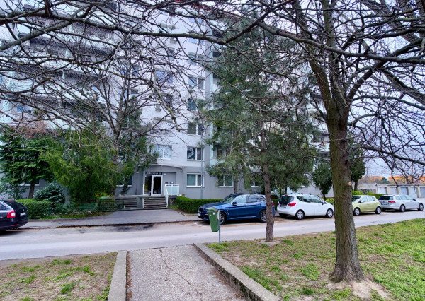 NA PREDAJ! 2i byt, Bratislava, Ružinov-Pošeň, Čmelíková ul.