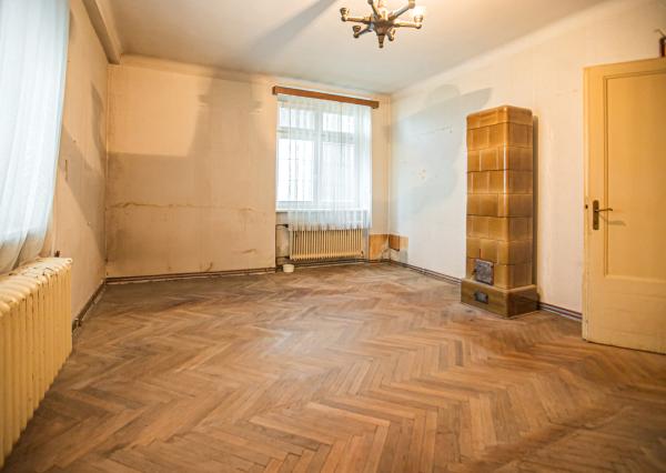 IBA U NÁS! Staromestský 2 izbový byt v pôvodnom stave, 83 m²